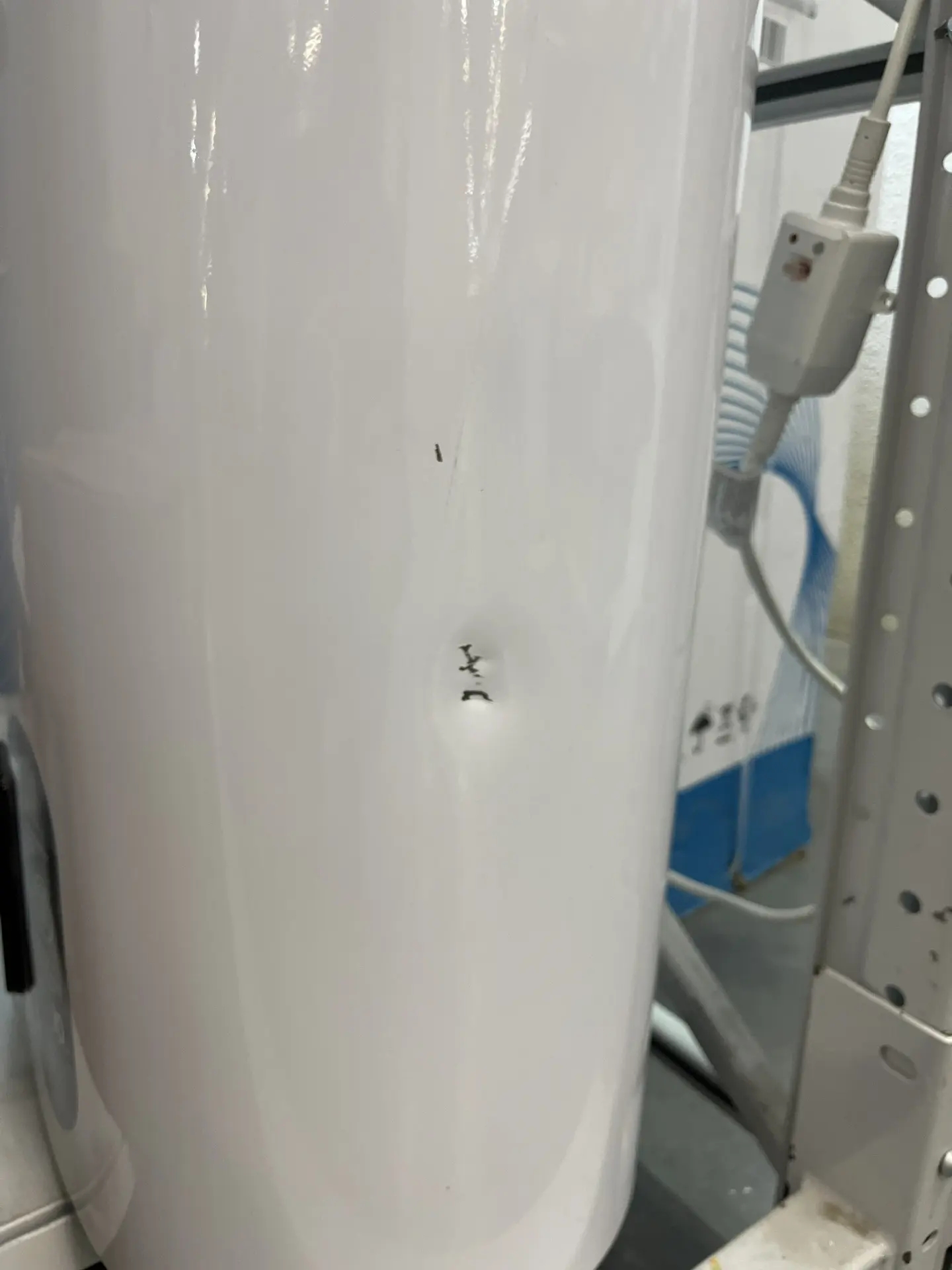 Водонагреватель Electrolux SmartInverter EWH 100/ УЦЕНКА!!! вмятины корпуса Водонагреватель Electrolux SmartInverter EWH 100/ УЦЕНКА!!! вмятины корпуса